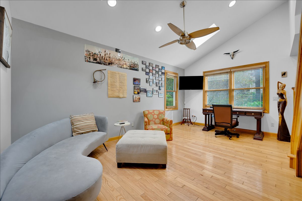 7N054 Jackson Avenue
