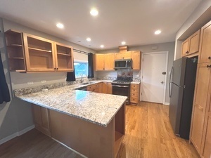 556 N BARTON Avenue Unit: 2