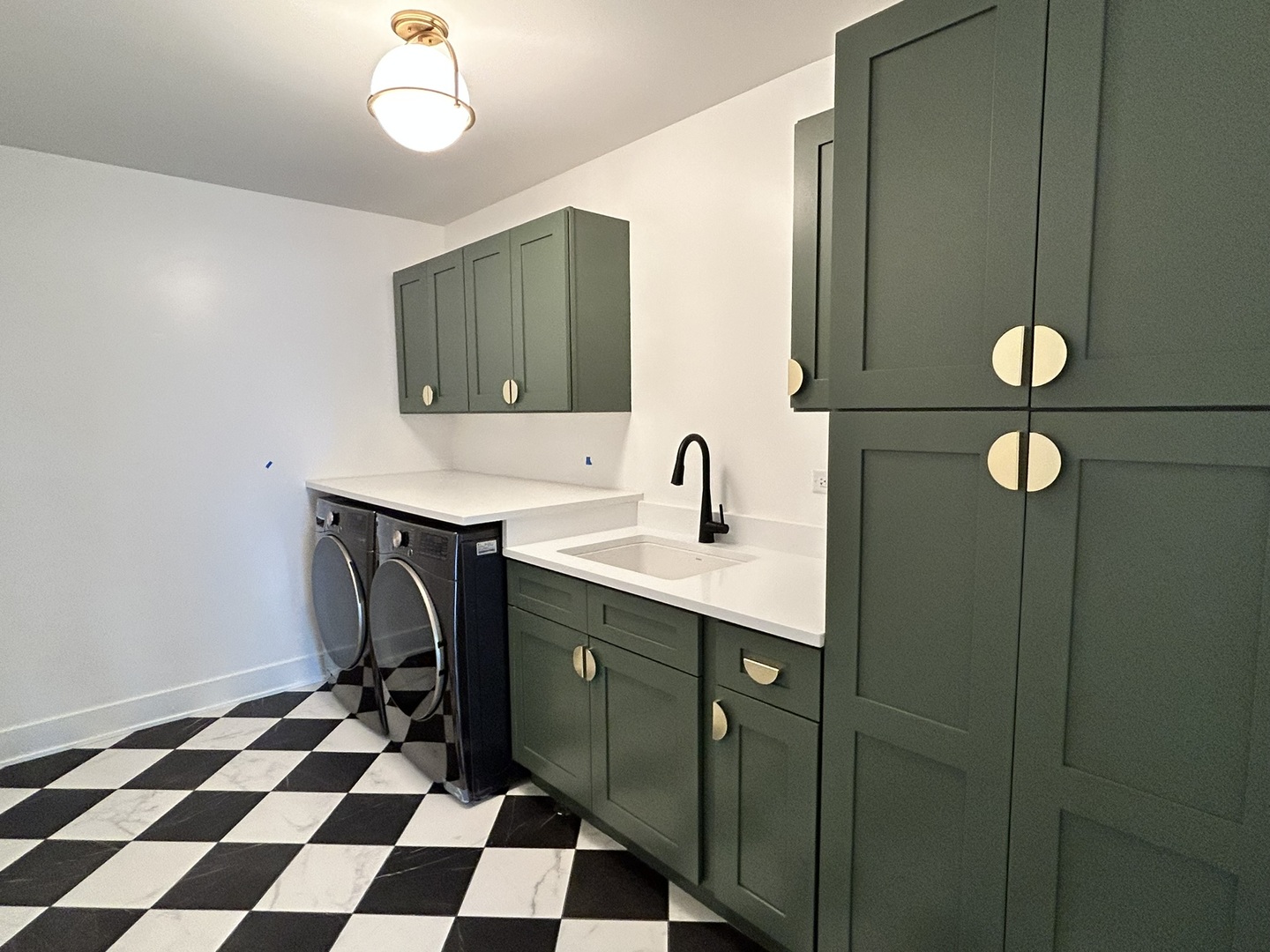 444 E Schiller Street