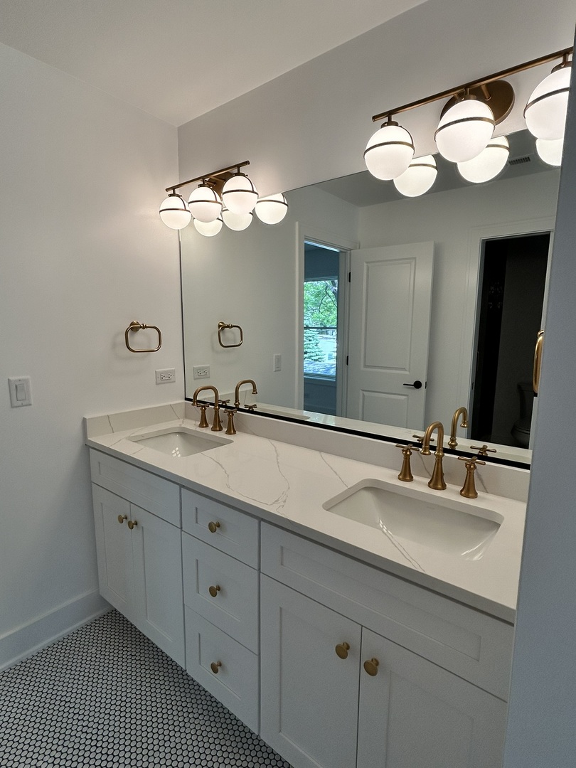 444 E Schiller Street