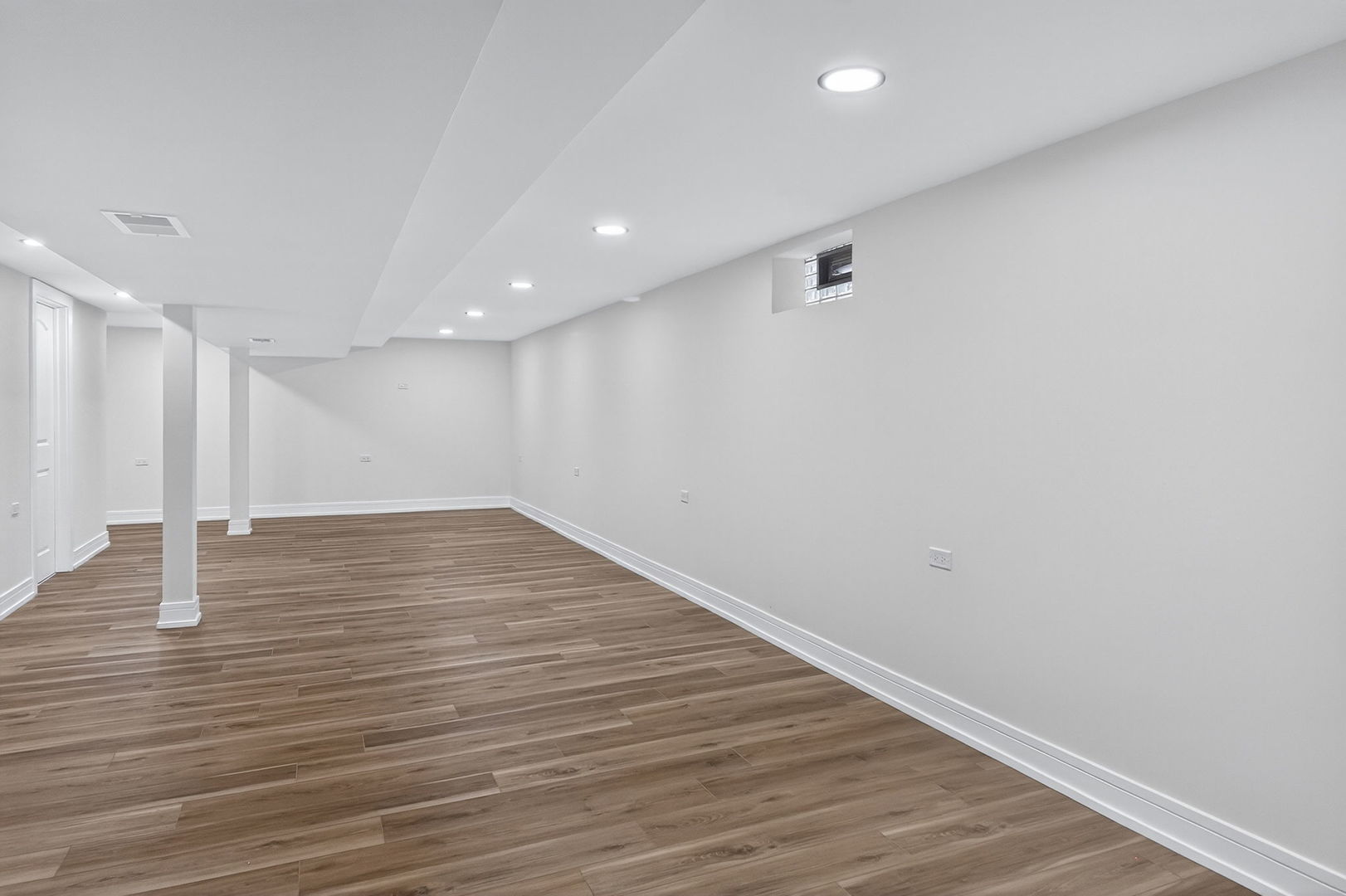 7624 W Ainslie Street