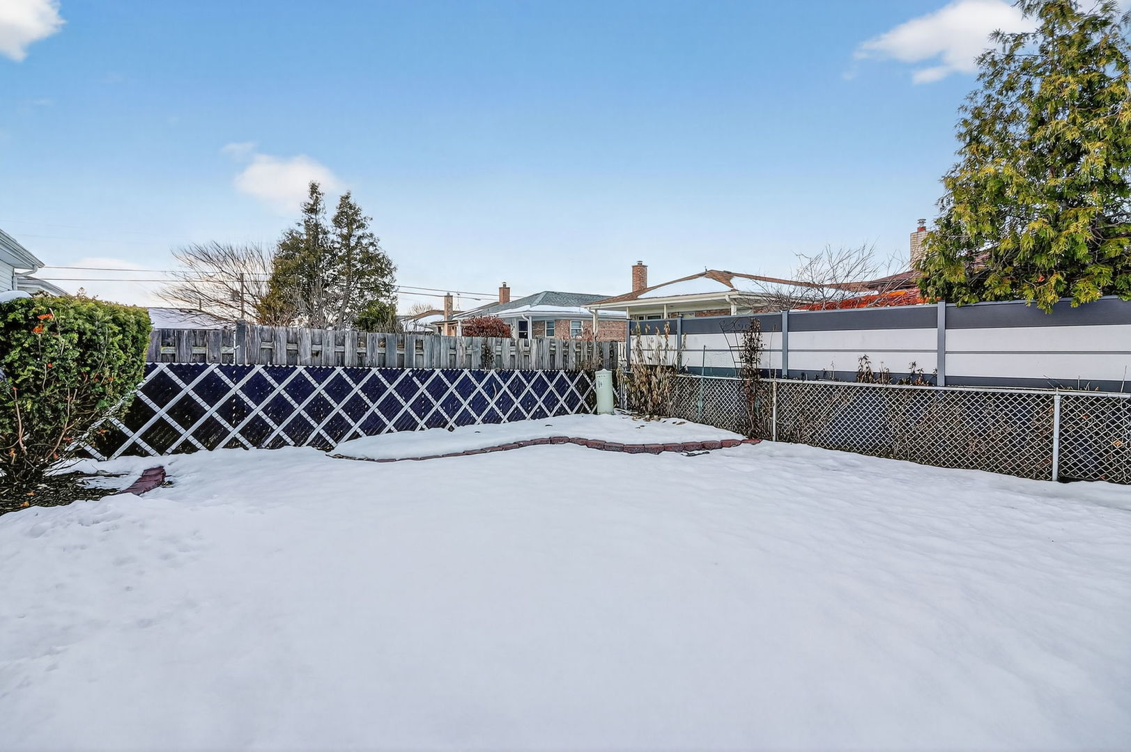 7624 W Ainslie Street