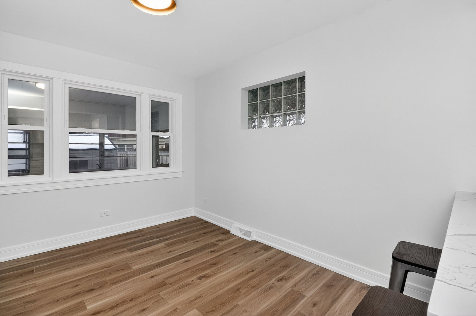 7624 W Ainslie Street