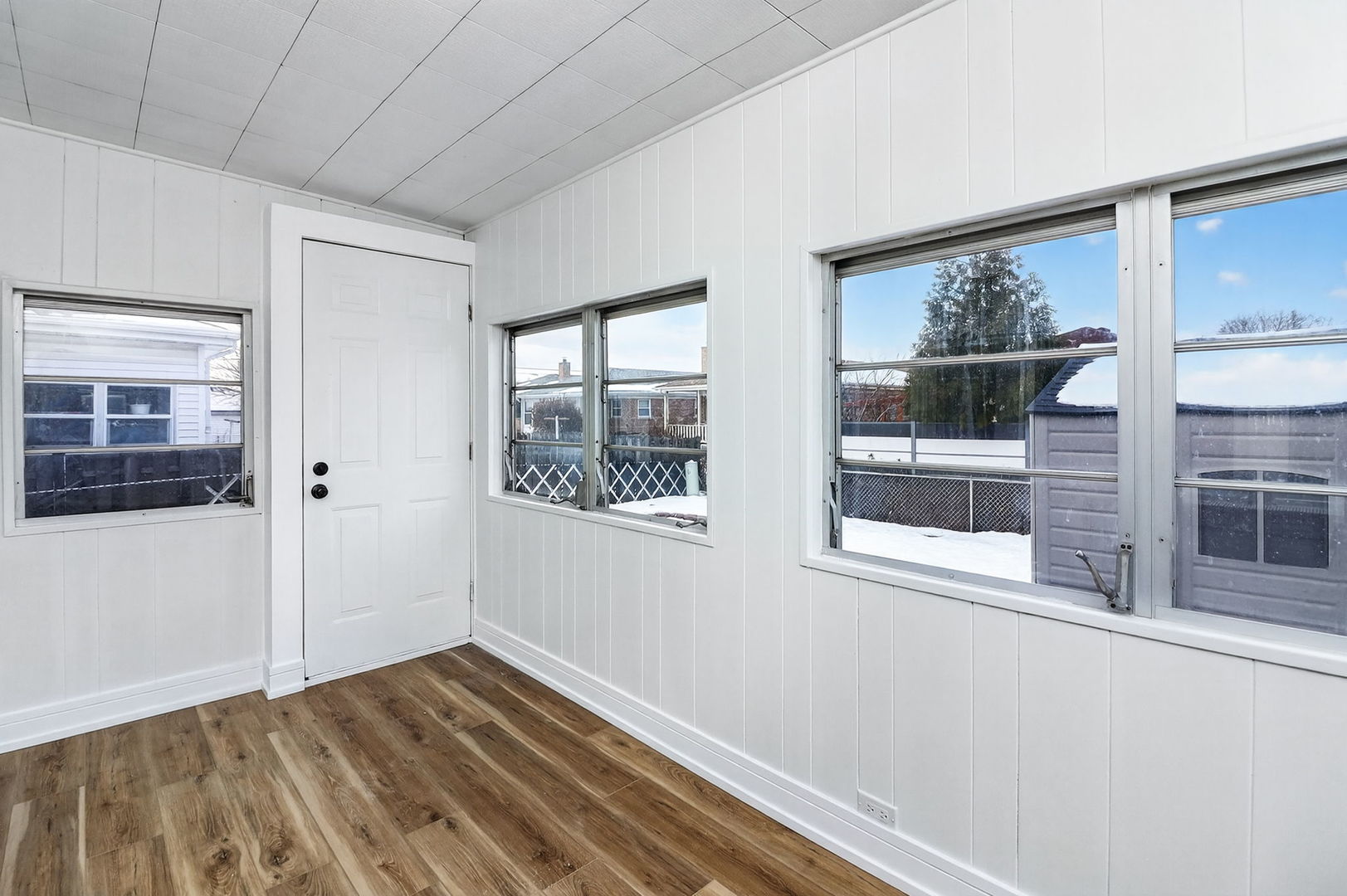 7624 W Ainslie Street