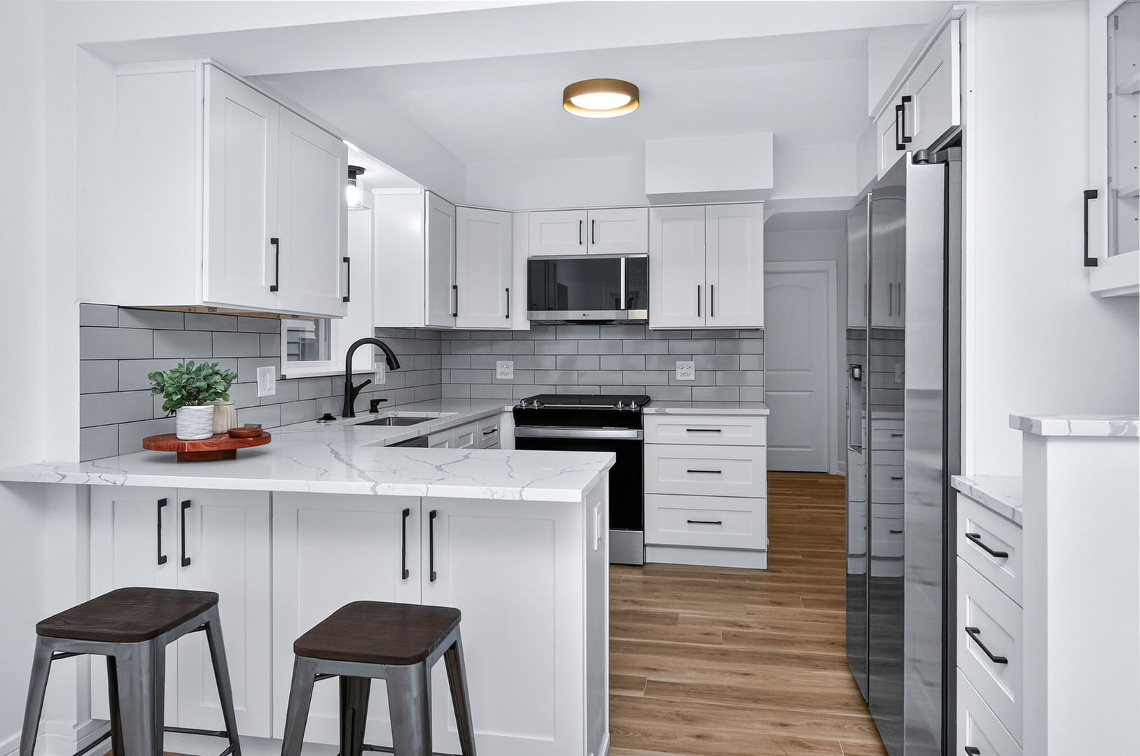 7624 W Ainslie Street