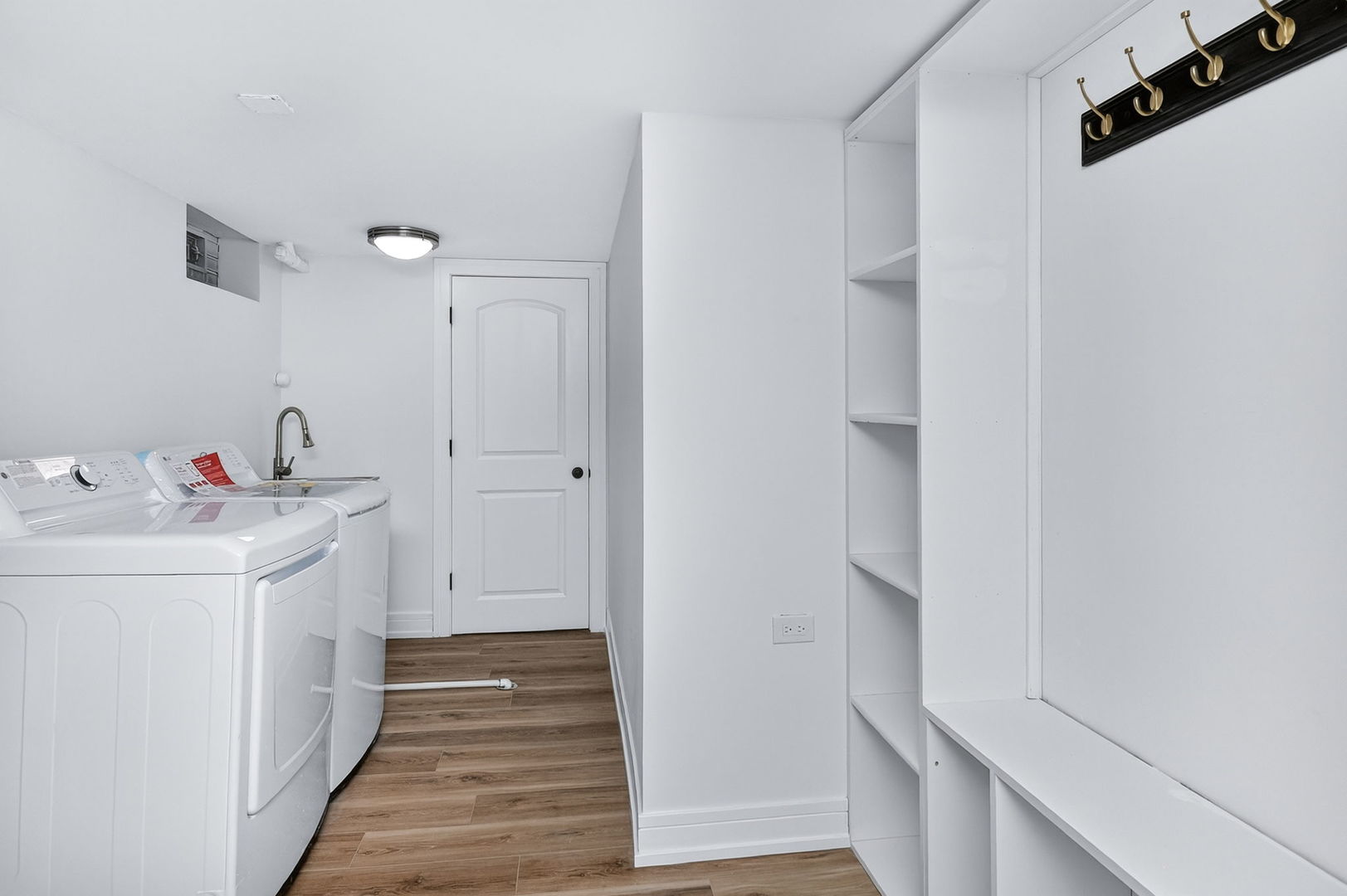 7624 W Ainslie Street