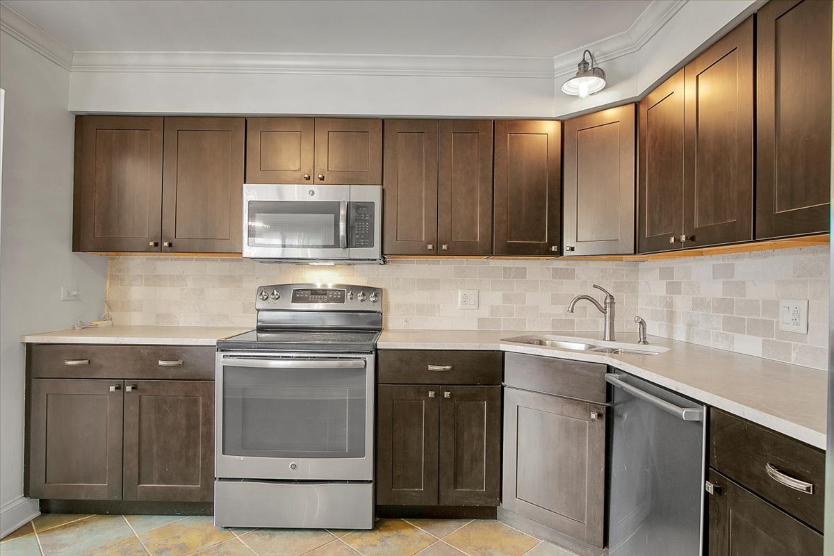 1002 Castilian Court Unit: 302