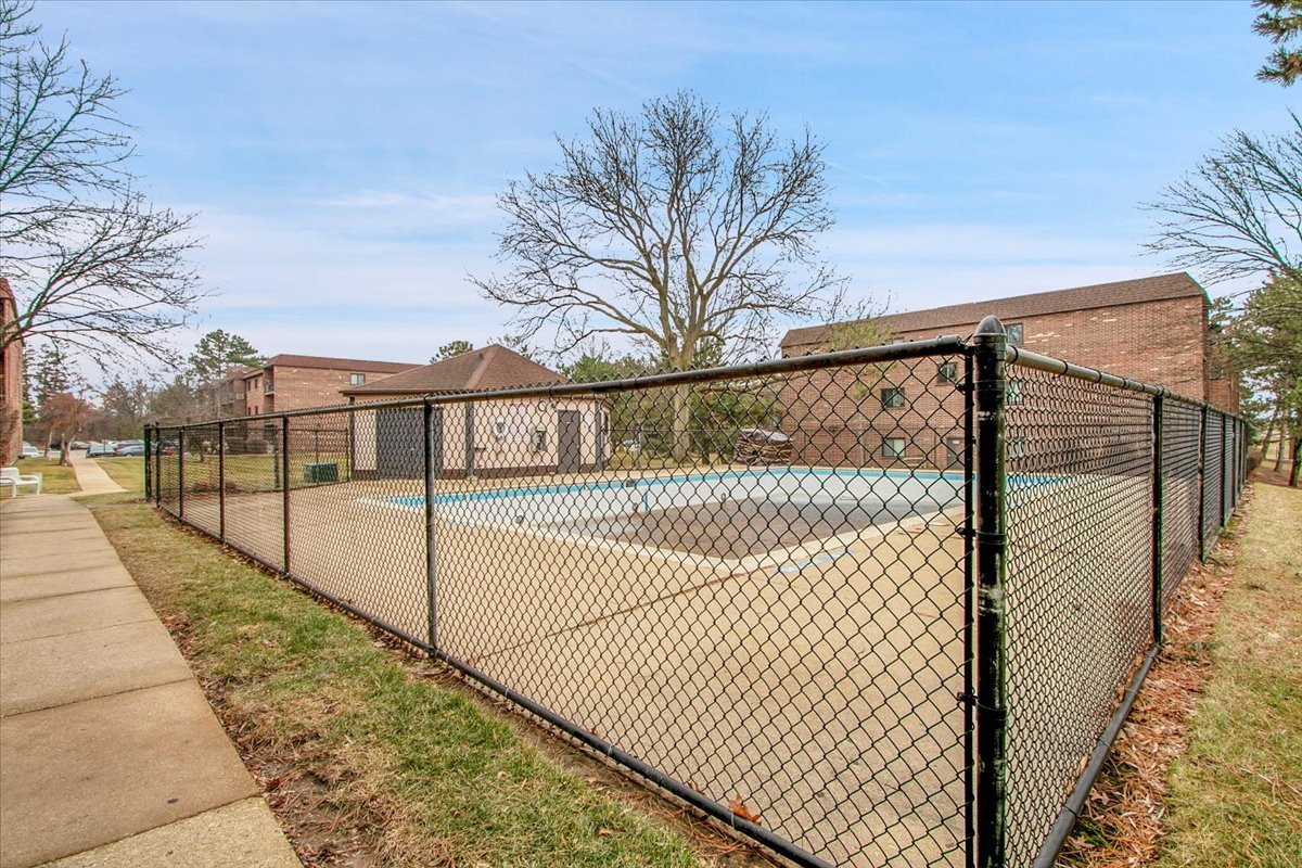 1002 Castilian Court Unit: 302