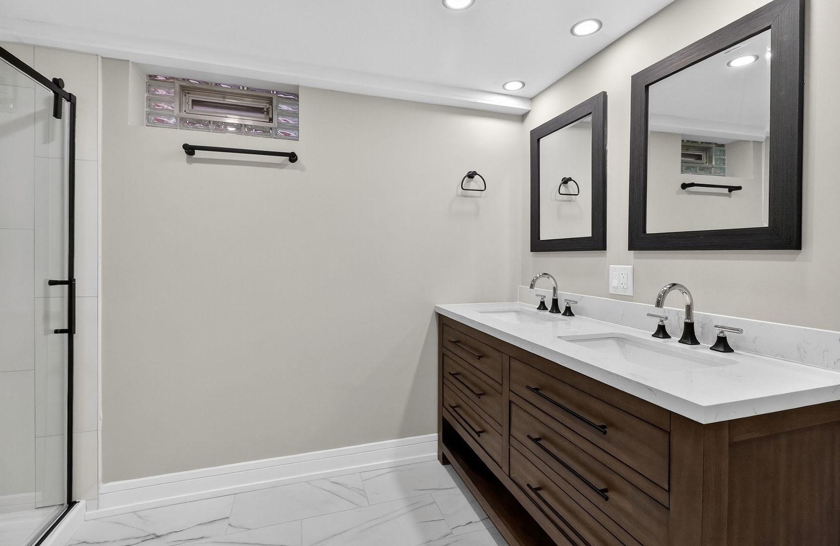 7624 W Ainslie Street