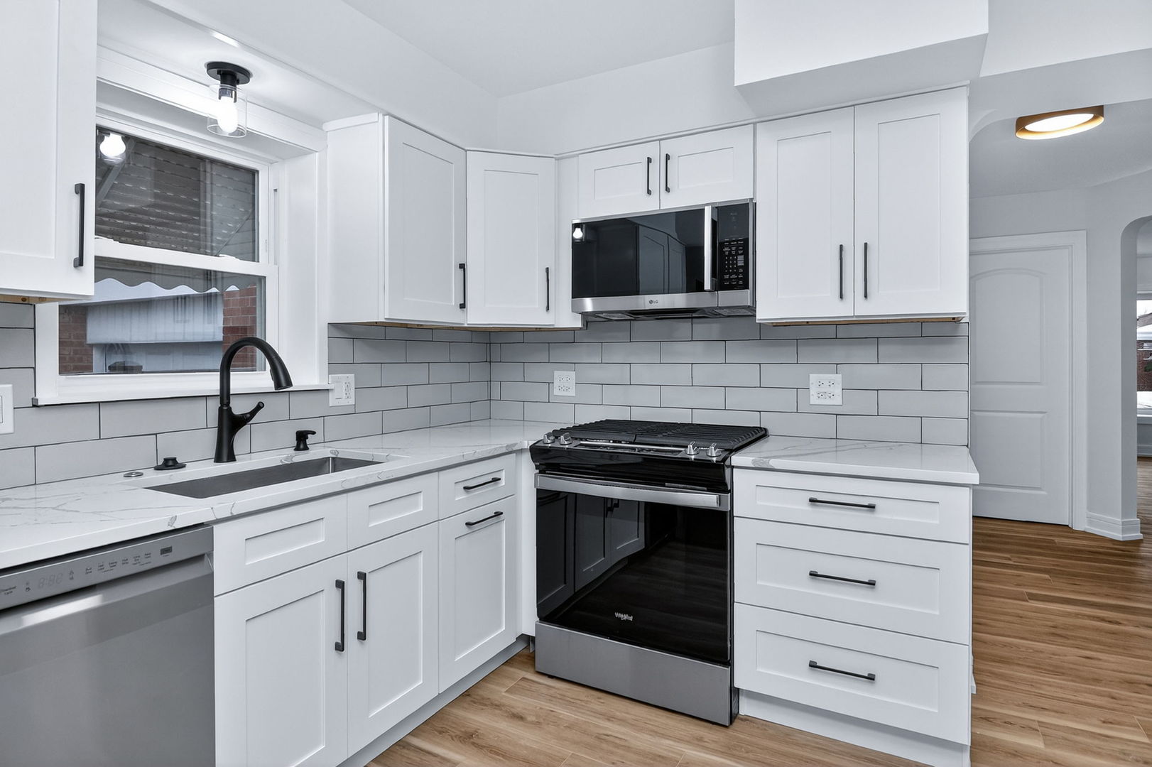 7624 W Ainslie Street