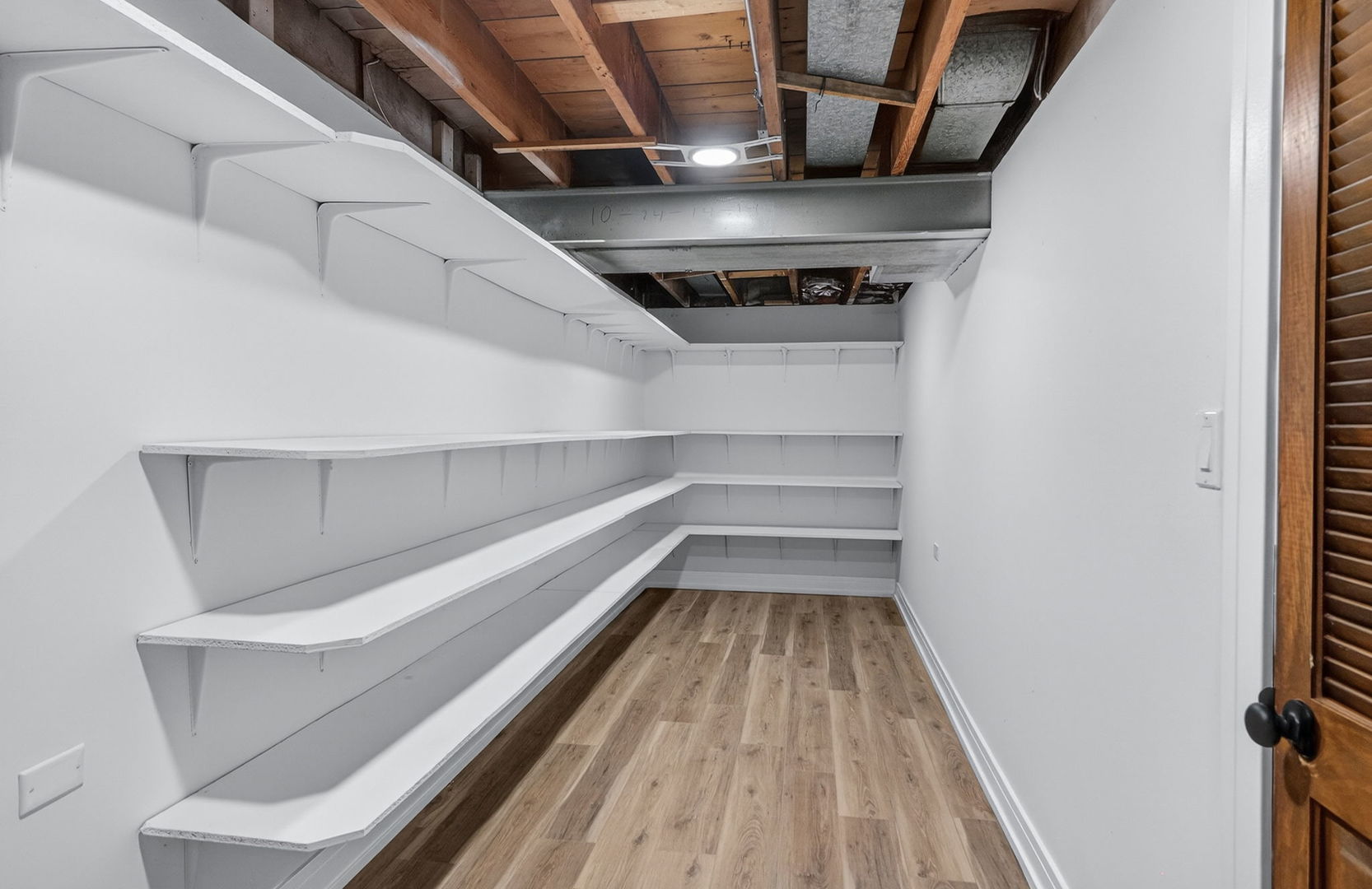 7624 W Ainslie Street