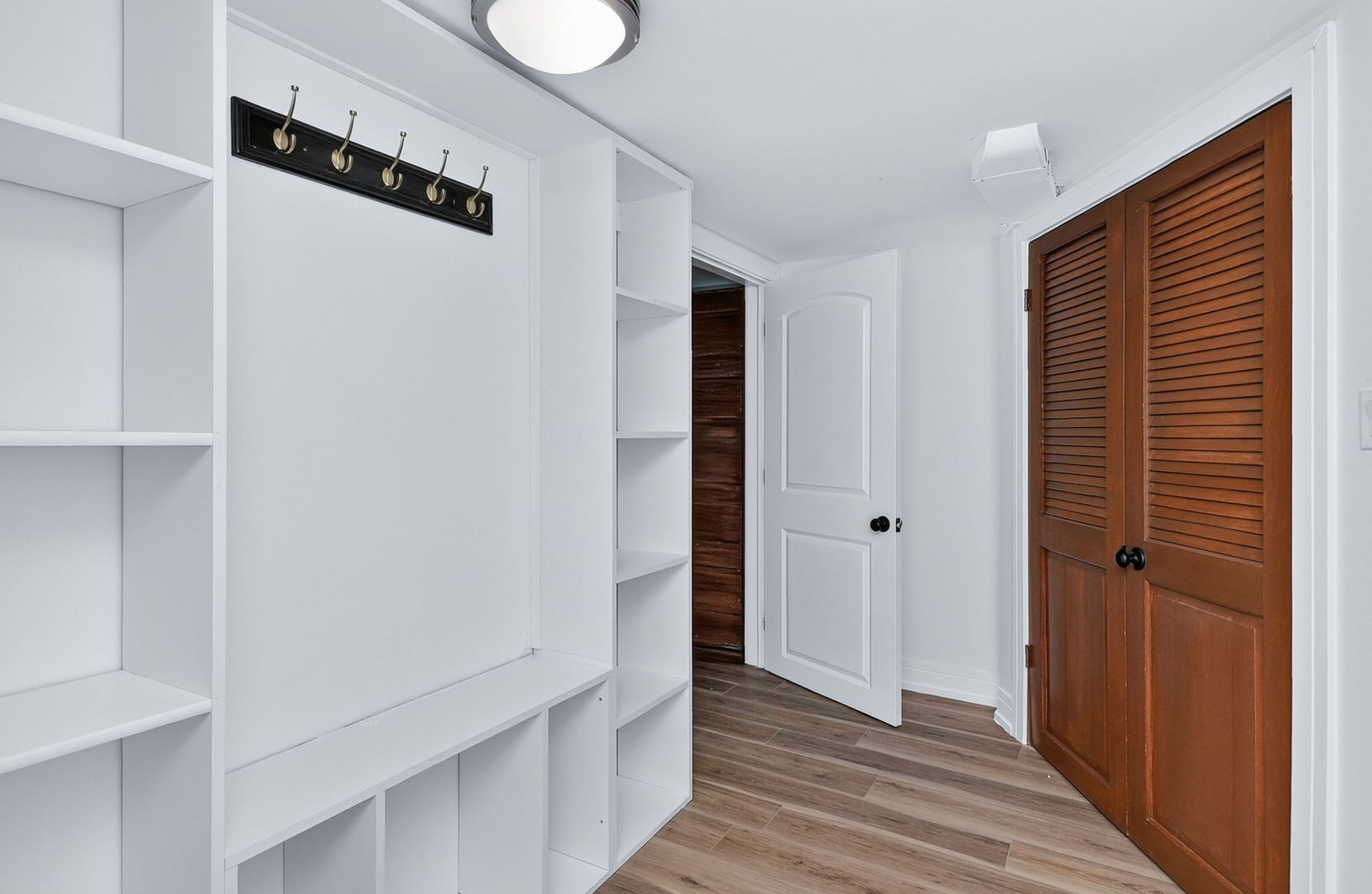 7624 W Ainslie Street