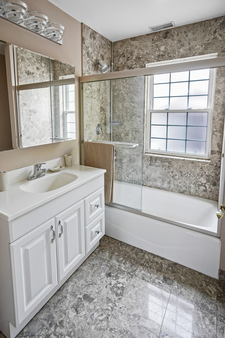 5404 N Christiana Avenue N