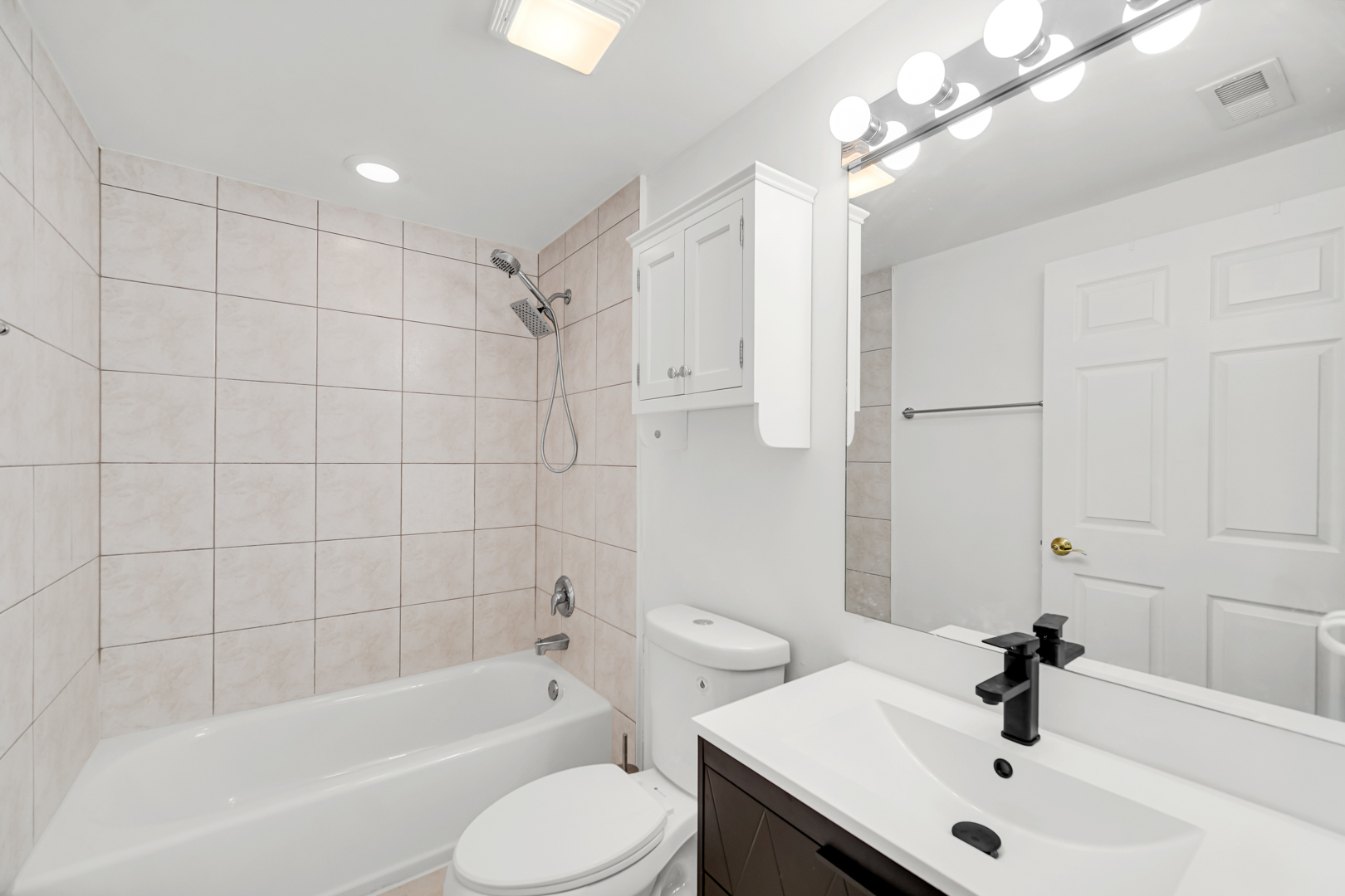8000 Kilpatrick Avenue Unit: 3F