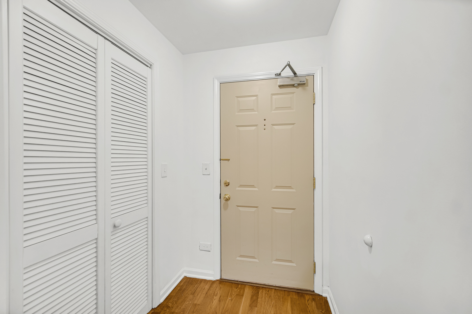 8000 Kilpatrick Avenue Unit: 3F