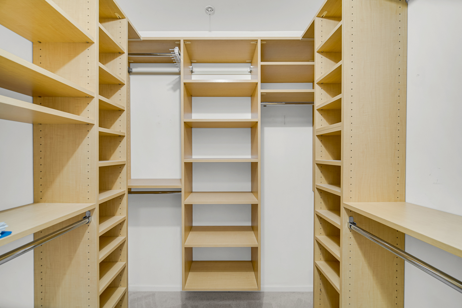 8000 Kilpatrick Avenue Unit: 3F