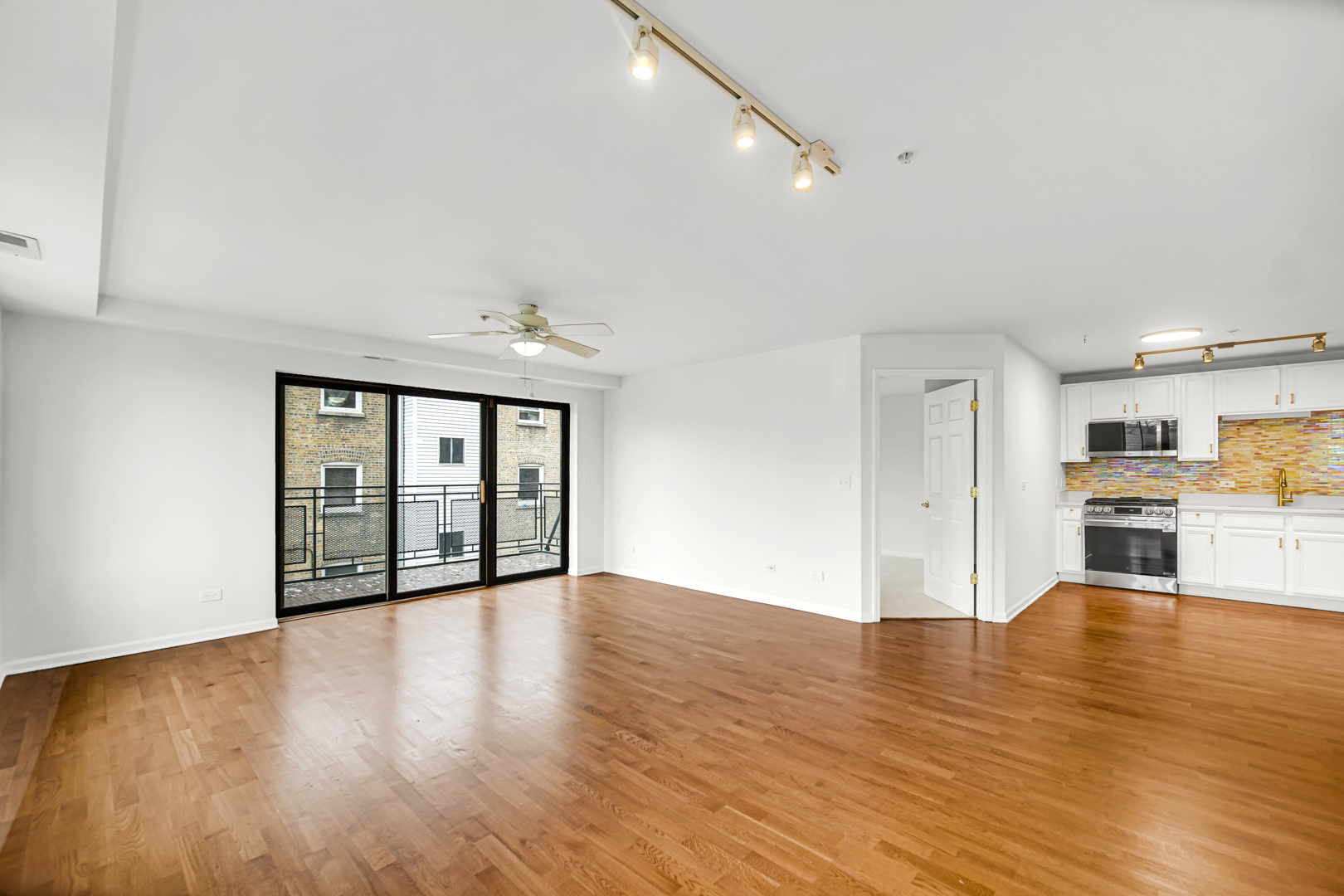 8000 Kilpatrick Avenue Unit: 3F