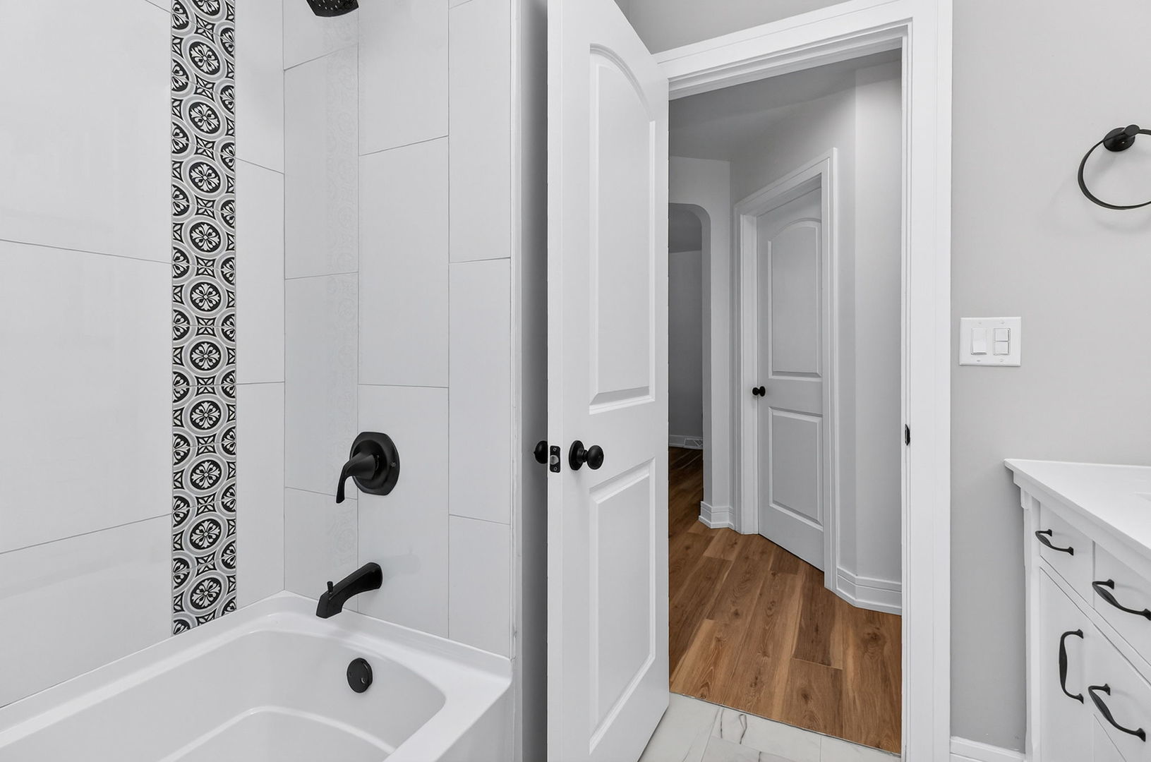 7624 W Ainslie Street