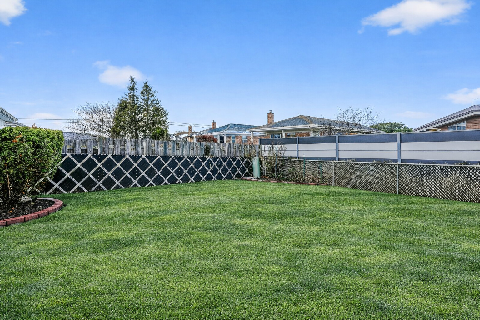 7624 W Ainslie Street