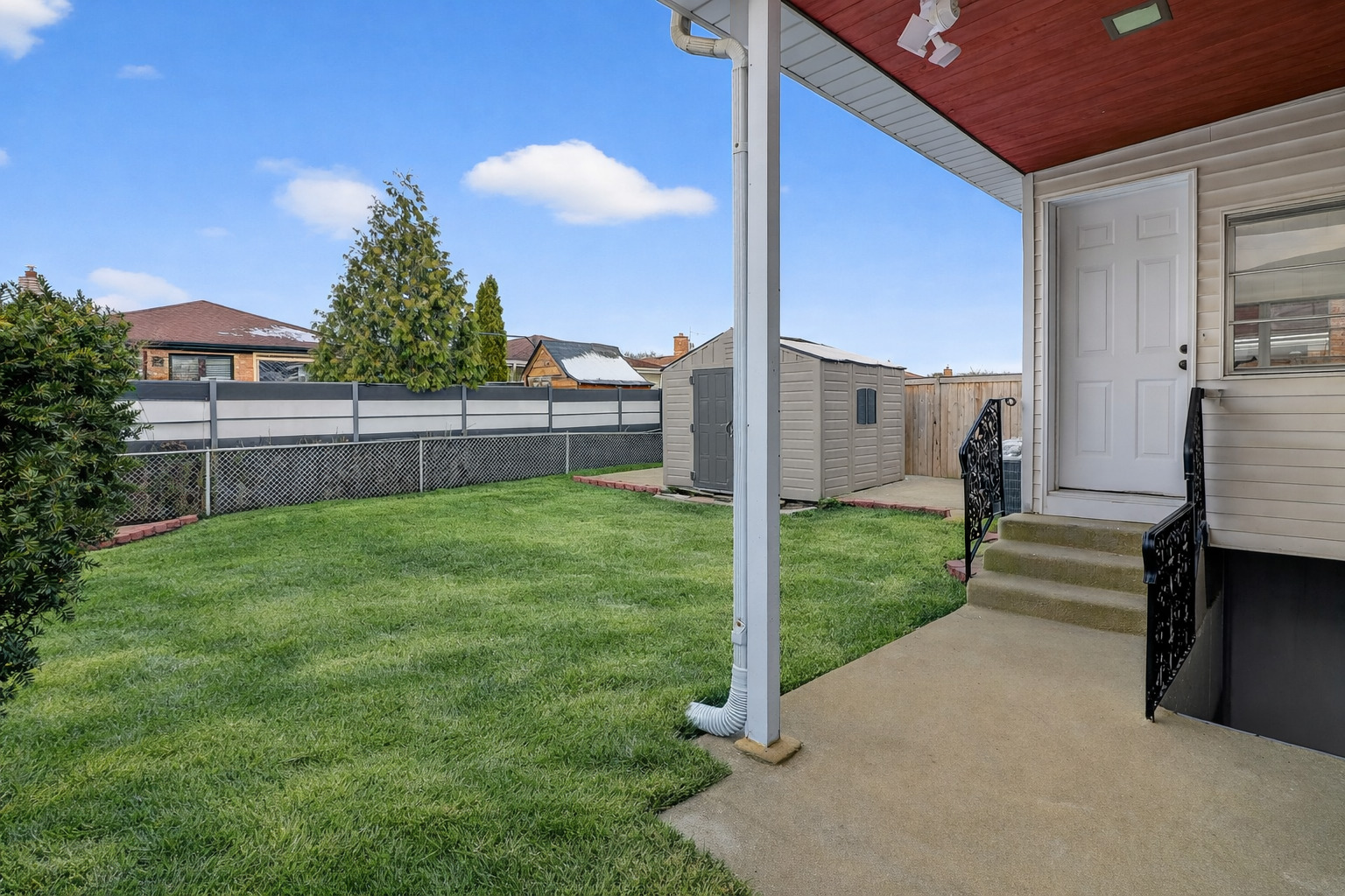 7624 W Ainslie Street