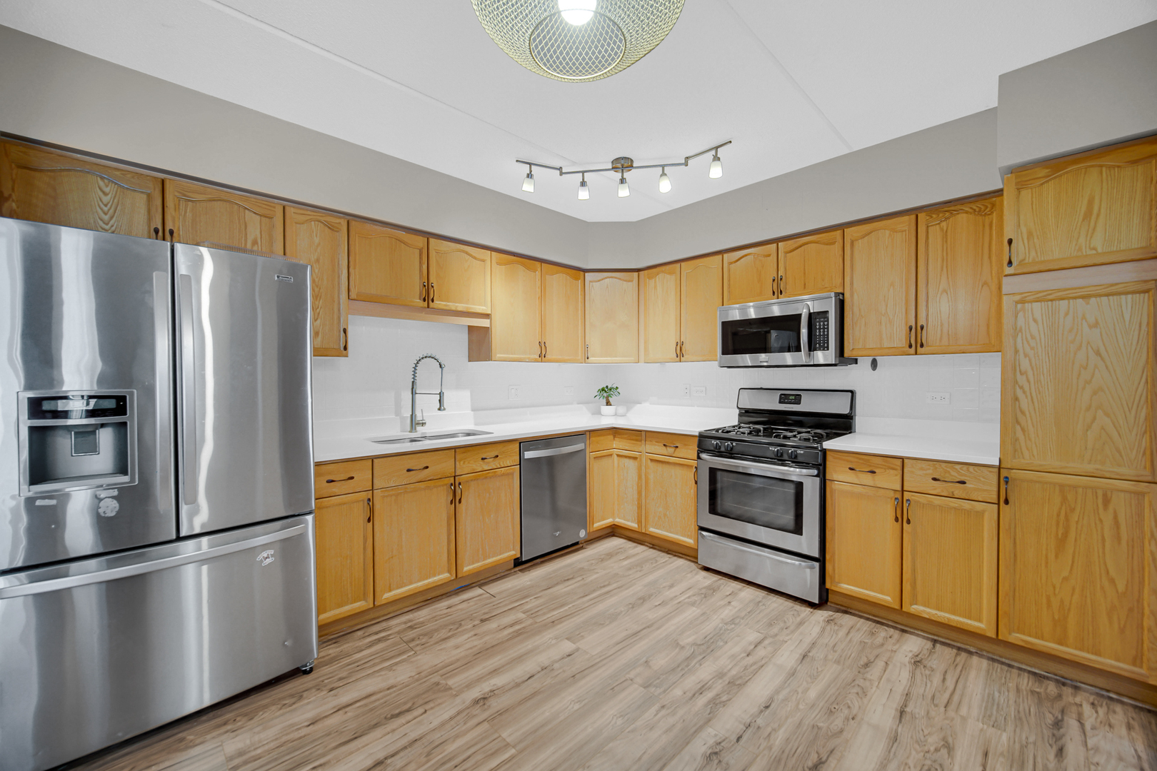 1636 Ashland Avenue Unit: 209