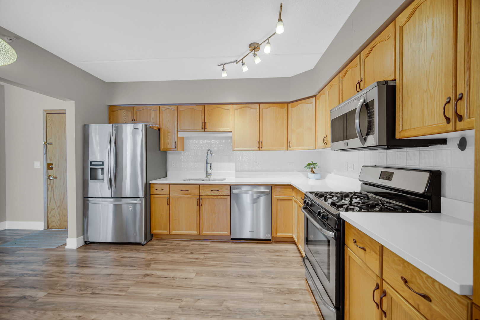 1636 Ashland Avenue Unit: 209