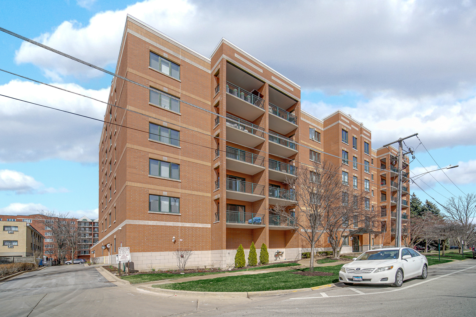 1636 Ashland Avenue Unit: 209