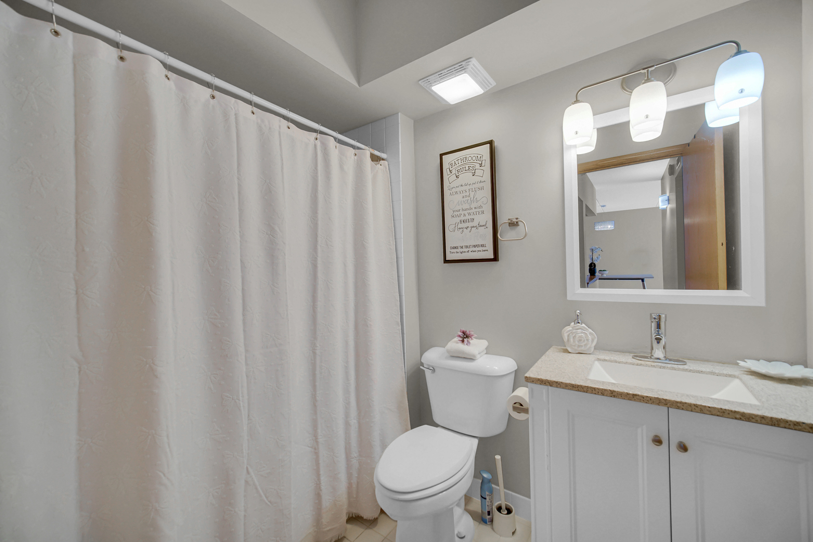 1636 Ashland Avenue Unit: 209