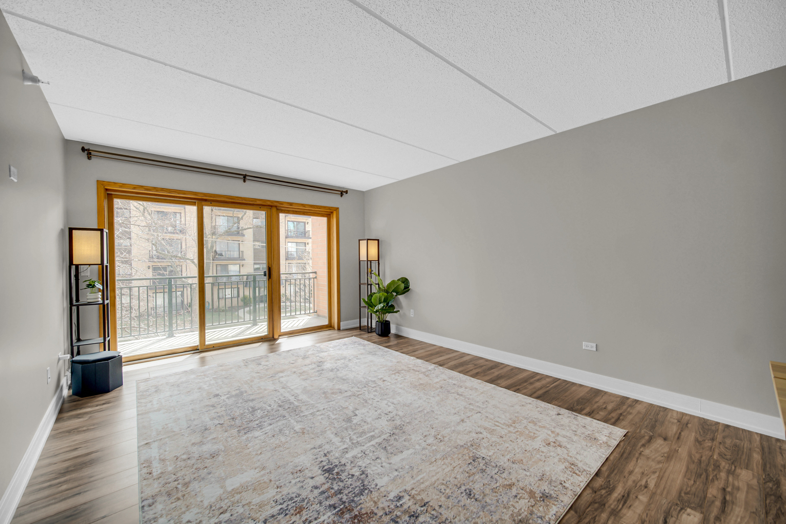 1636 Ashland Avenue Unit: 209