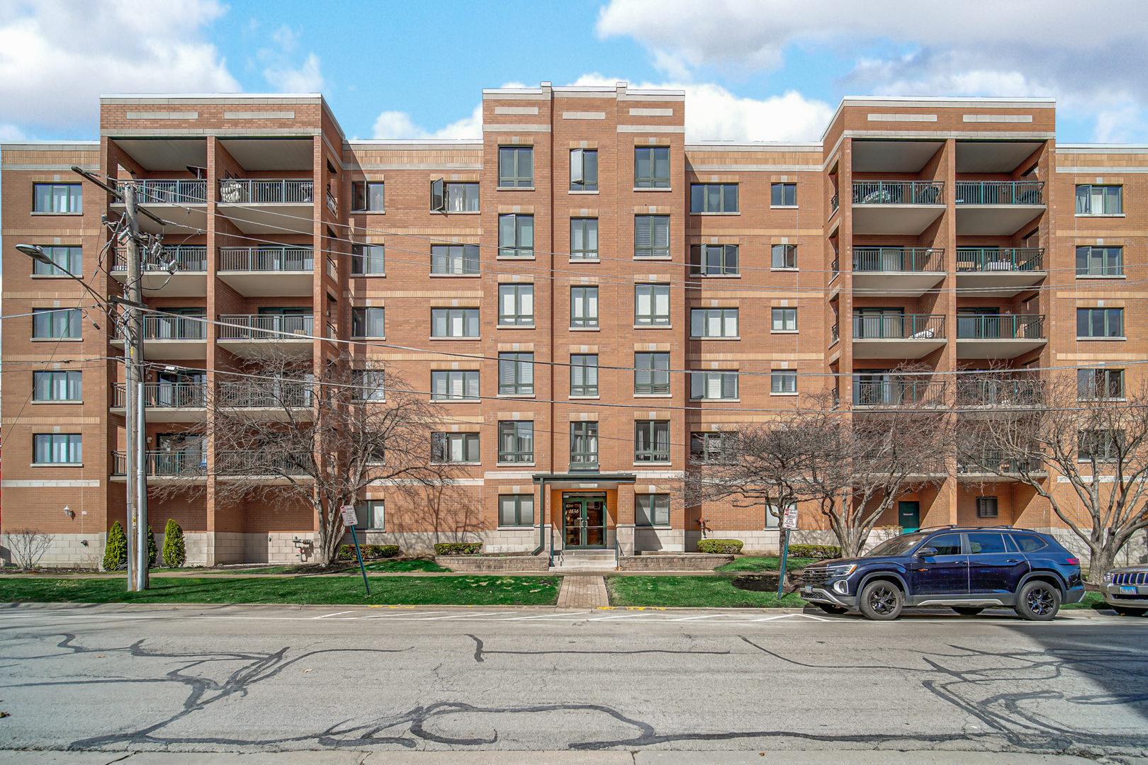 1636 Ashland Avenue Unit: 209