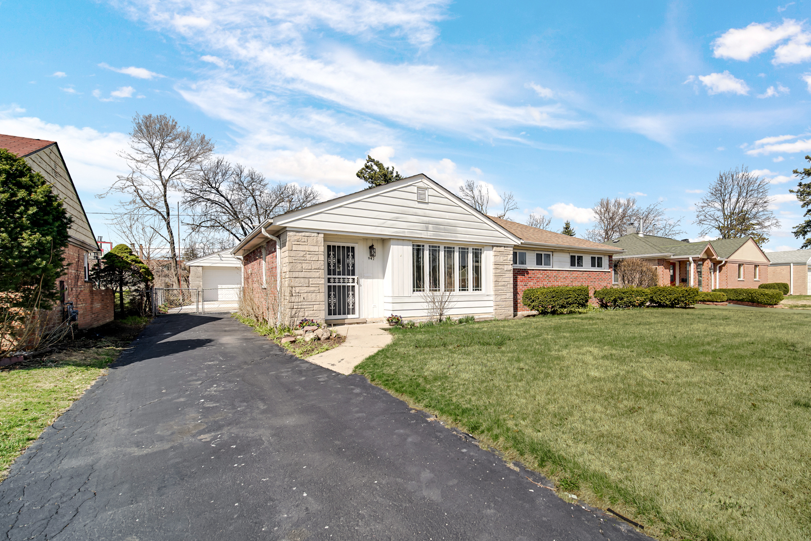 942 W Villa Drive