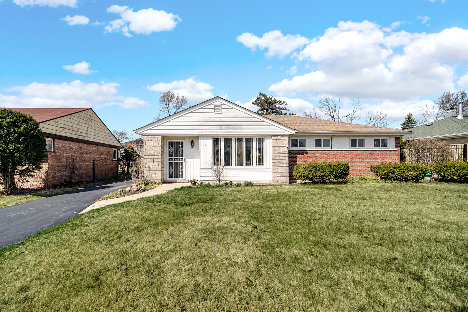 942 W Villa Drive