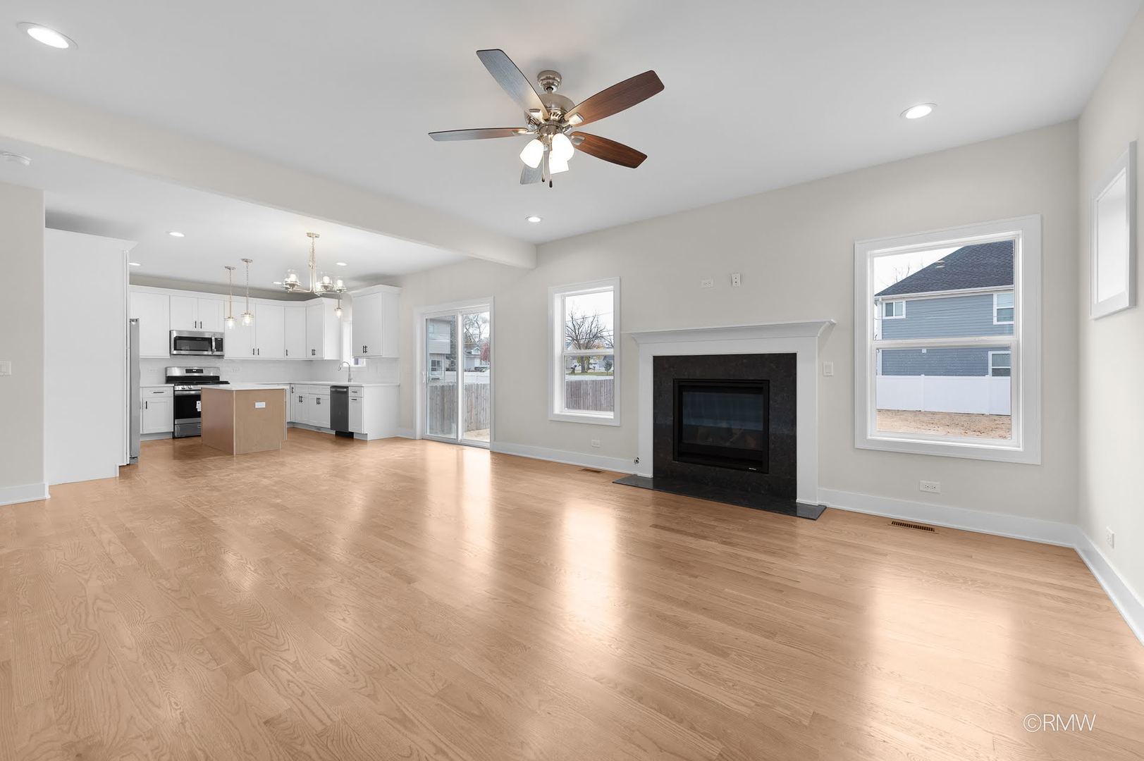 25W275 Doris Avenue