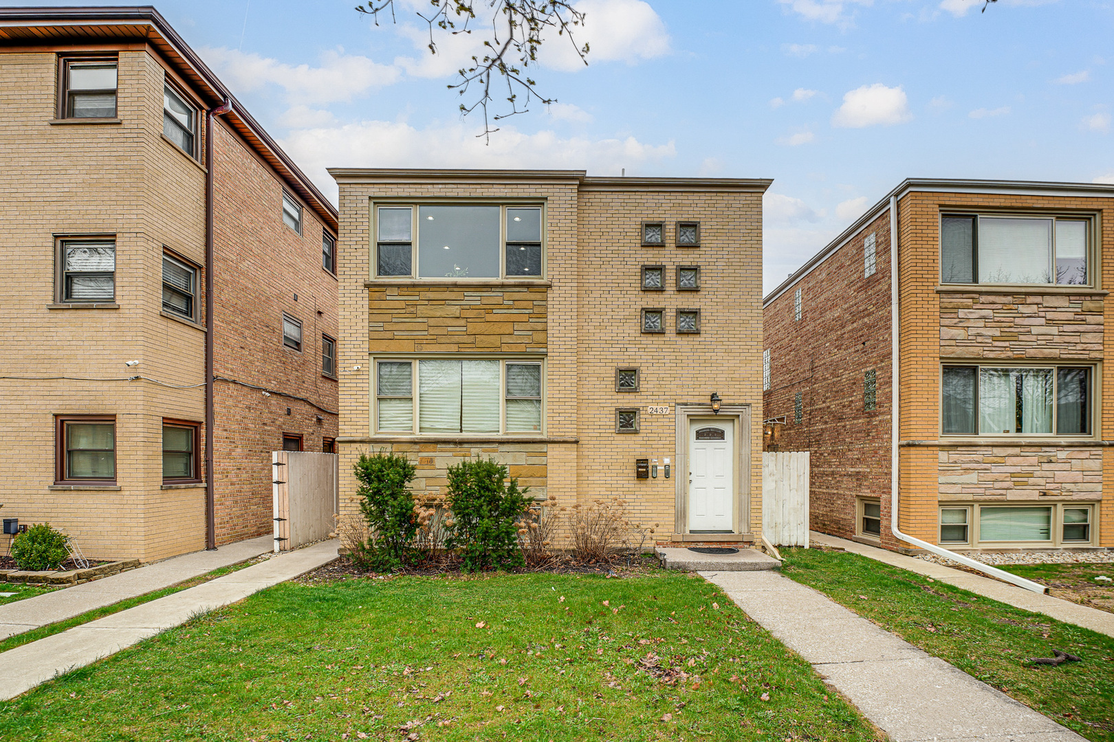 2437 N 78th Avenue