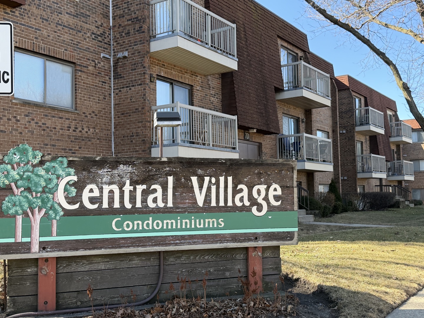 703 W Central Road Unit: 1C8