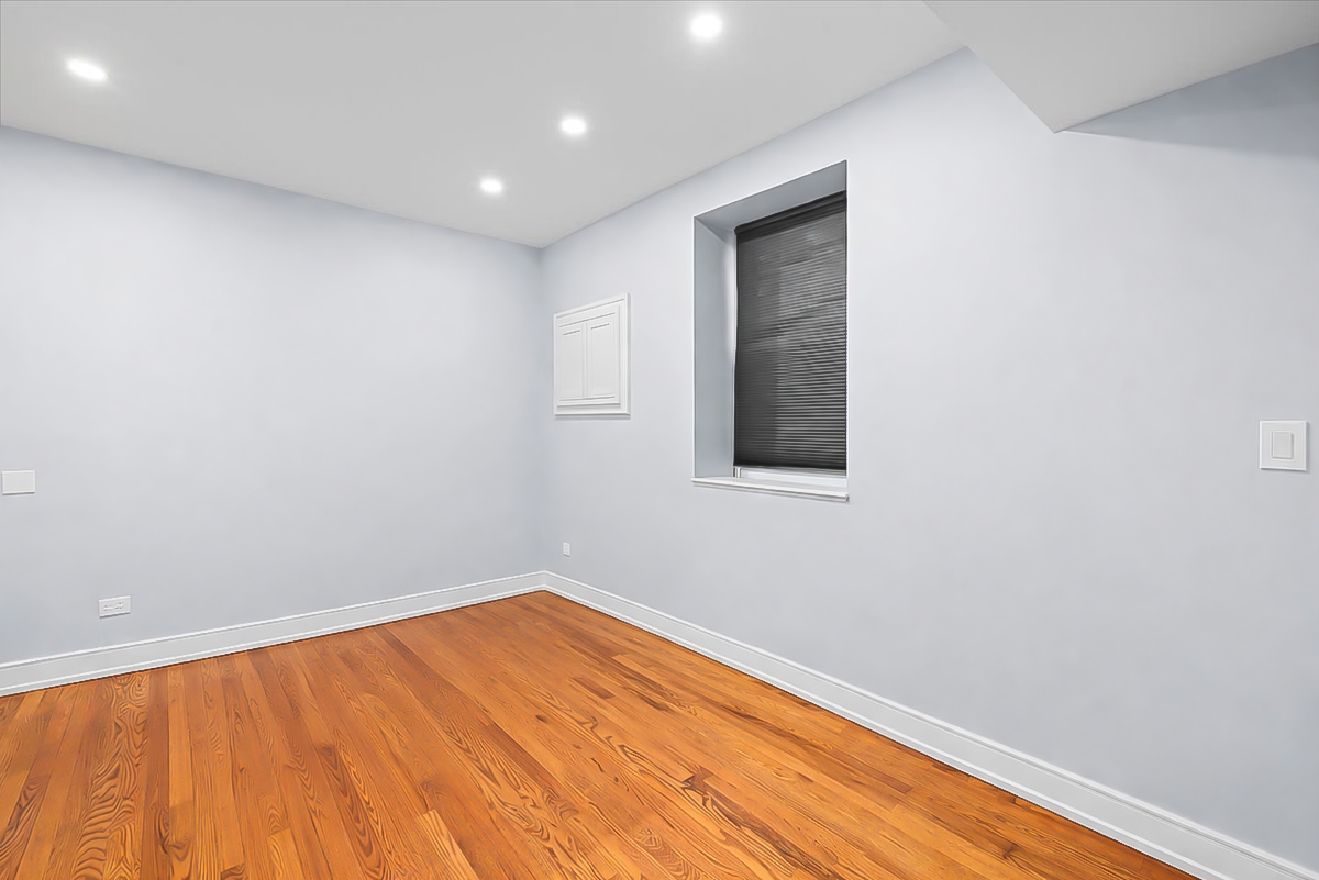 1969 N Lincoln Avenue Unit: 1