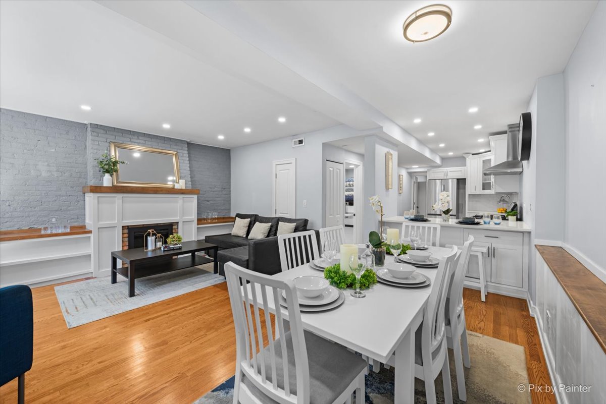 1969 N Lincoln Avenue Unit: 1