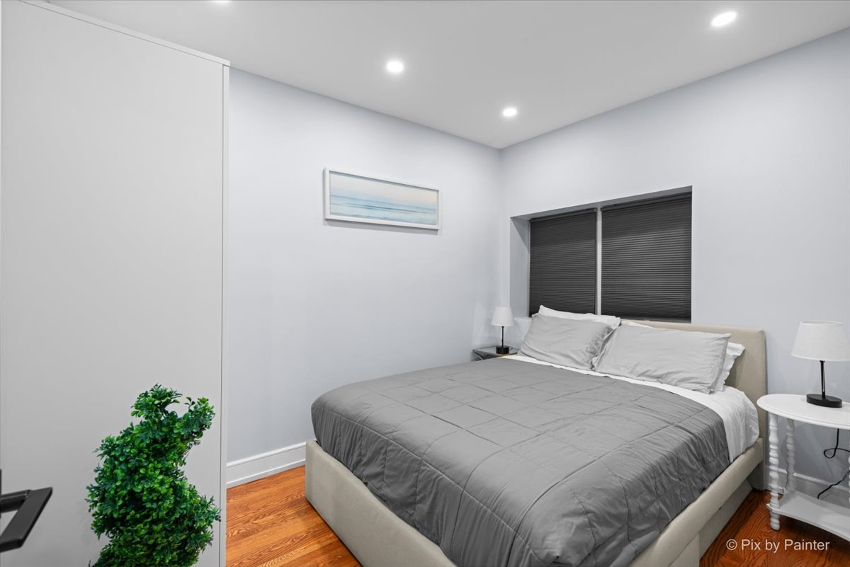 1969 N Lincoln Avenue Unit: 1