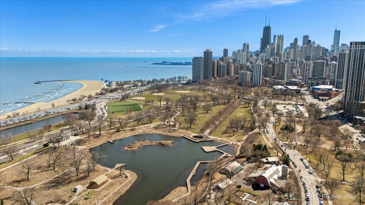 1969 N Lincoln Avenue Unit: 1