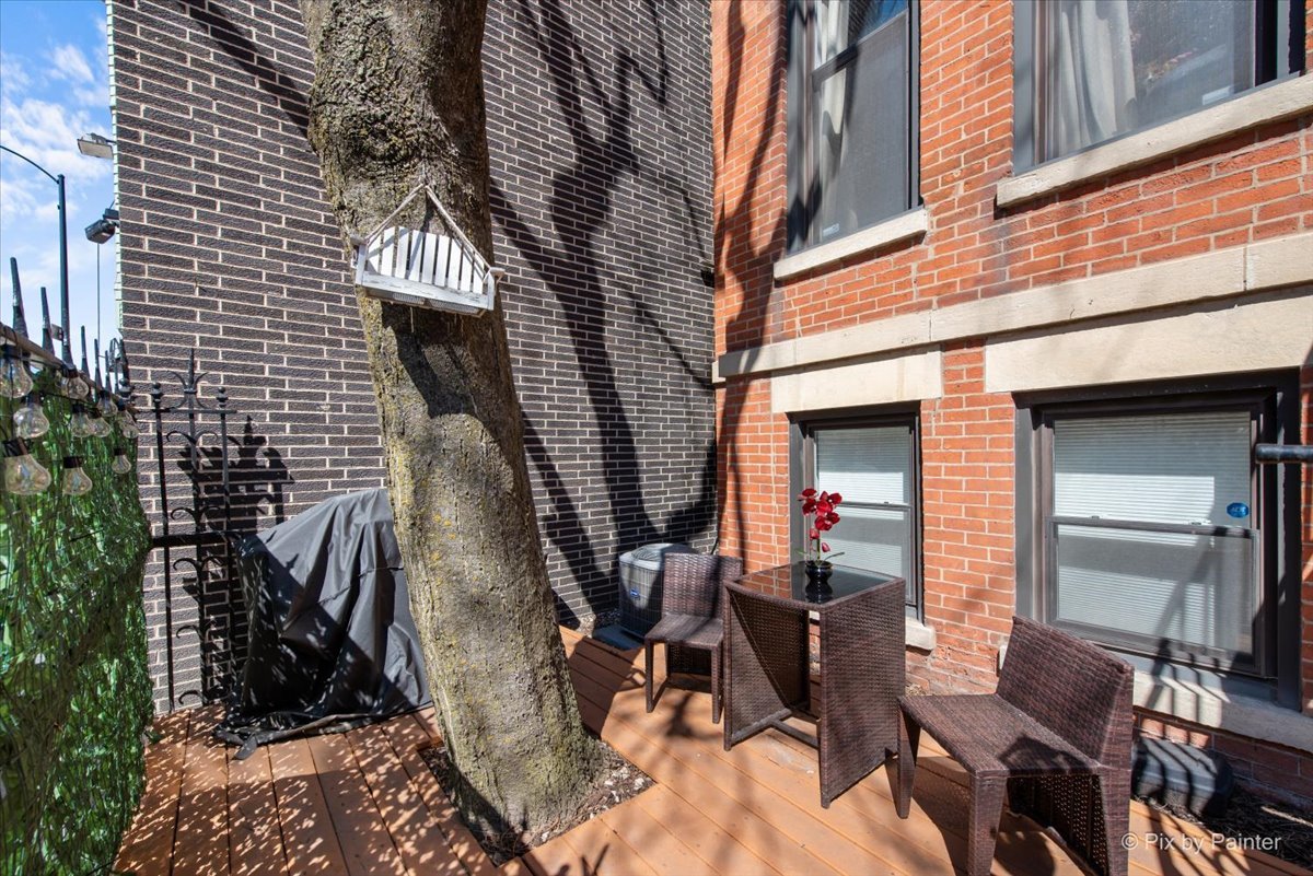 1969 N Lincoln Avenue Unit: 1