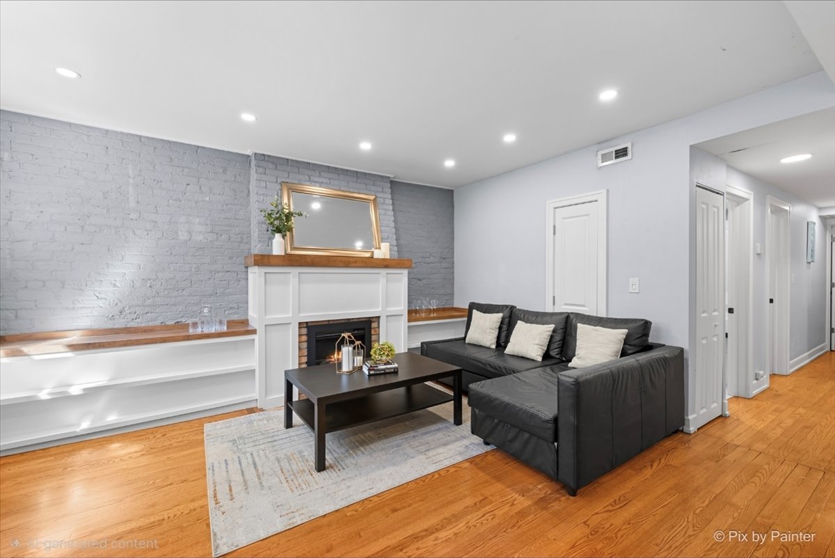 1969 N Lincoln Avenue Unit: 1