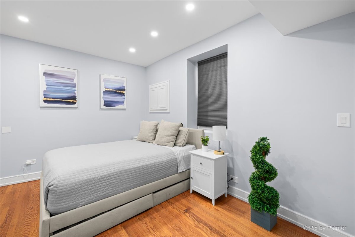 1969 N Lincoln Avenue Unit: 1