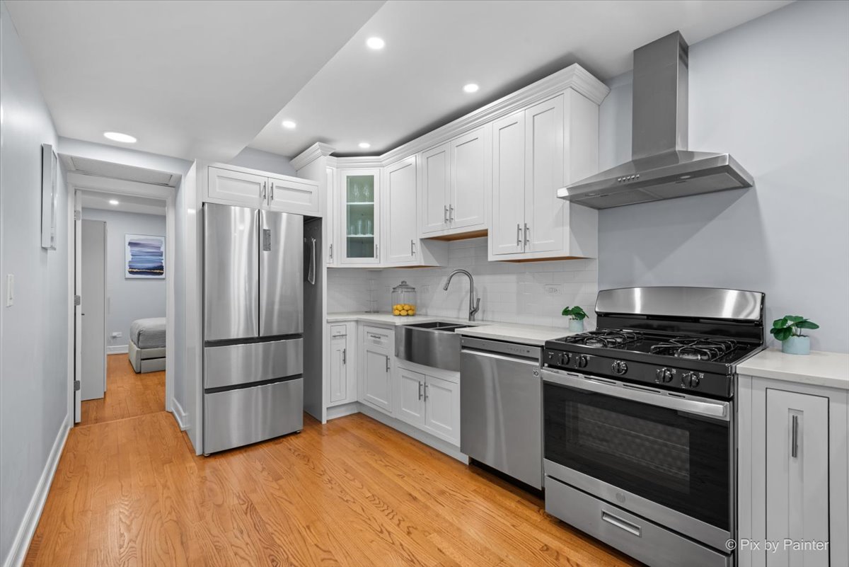 1969 N Lincoln Avenue Unit: 1