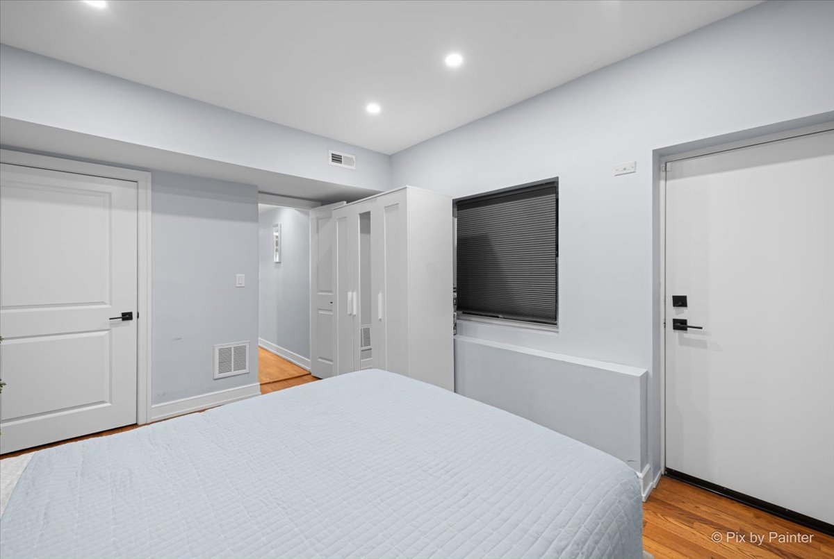 1969 N Lincoln Avenue Unit: 1