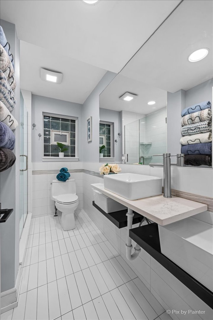 1969 N Lincoln Avenue Unit: 1