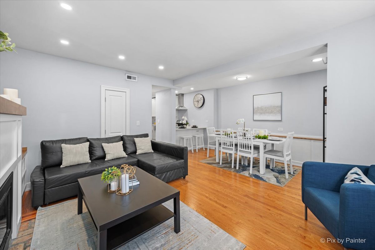 1969 N Lincoln Avenue Unit: 1