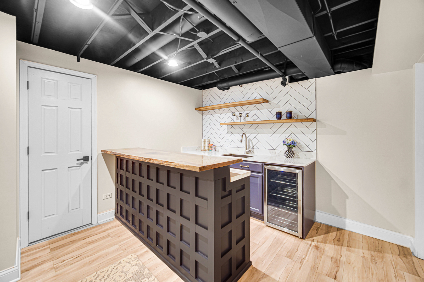 8709 Shade Tree Circle