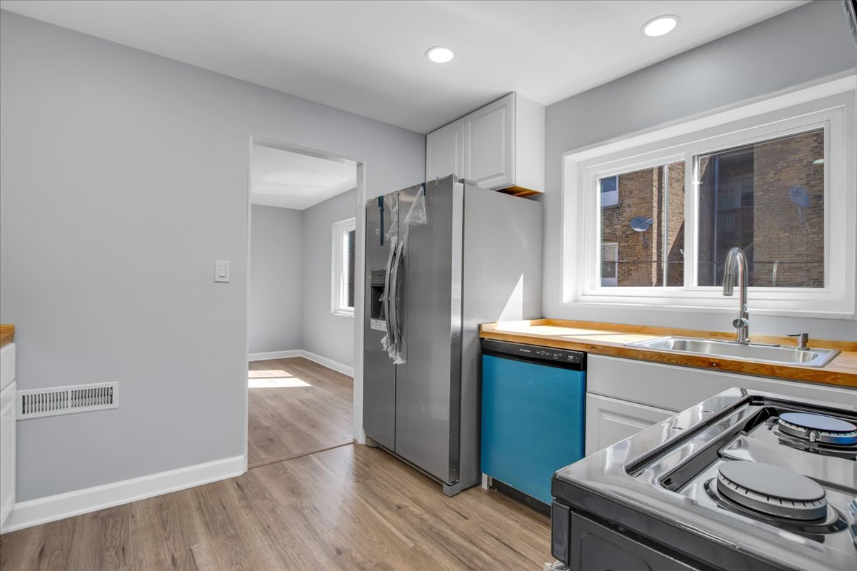 7351 N Ridge Boulevard Unit: 1A