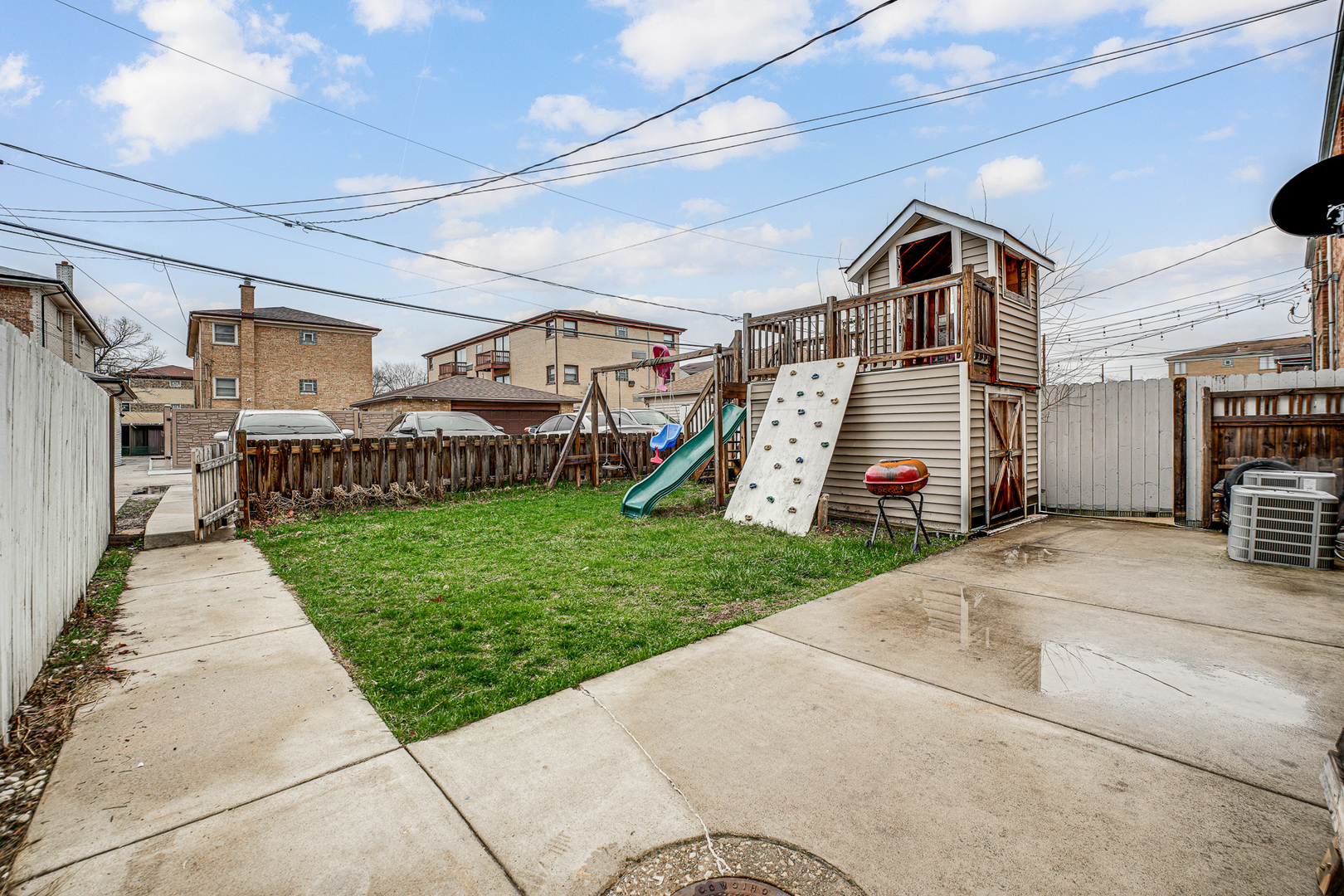 2437 N 78th Avenue