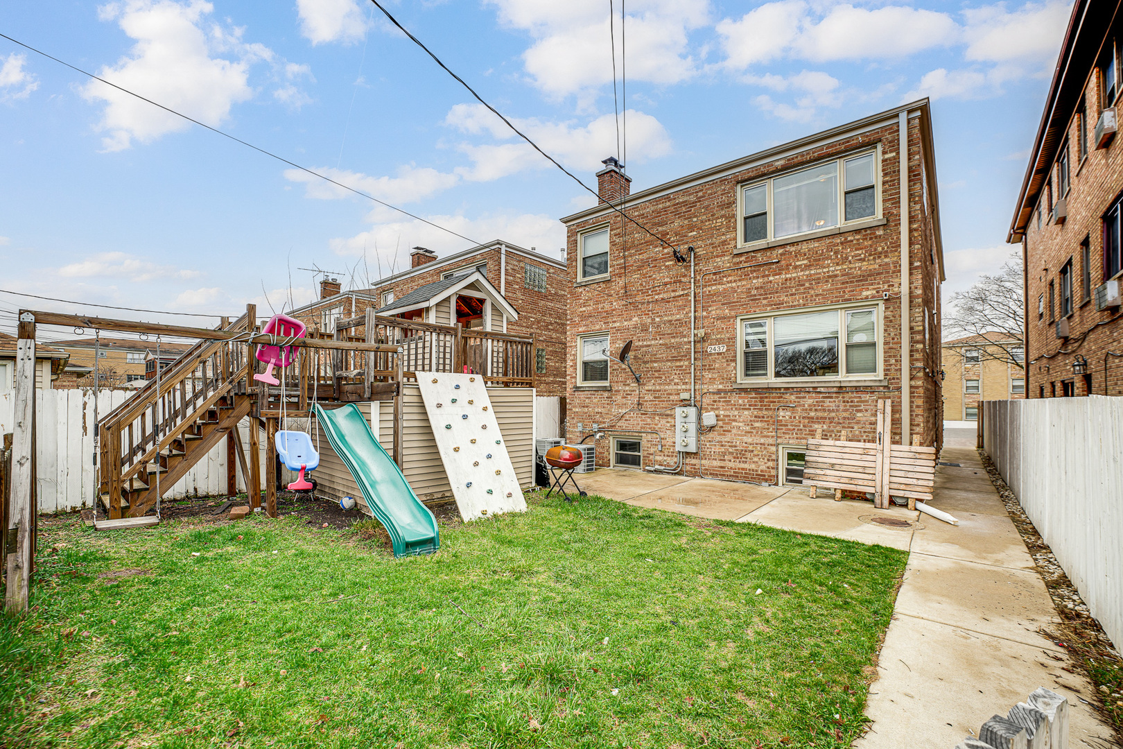2437 N 78th Avenue